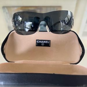 CHANEL sunglasses